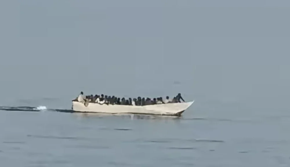 249 άνθρωποι διασώθηκαν μέσα σε περίπου επτά ώρες σε διαδοχικές επιχειρήσεις νότια της Κρήτης. Οι 204 μεταφέρονταν στην Ιεράπετρα και περίπου 45 στην Παλαιόχωρα Χανίων, μετά τον εντοπισμό πέντε λέμβων.